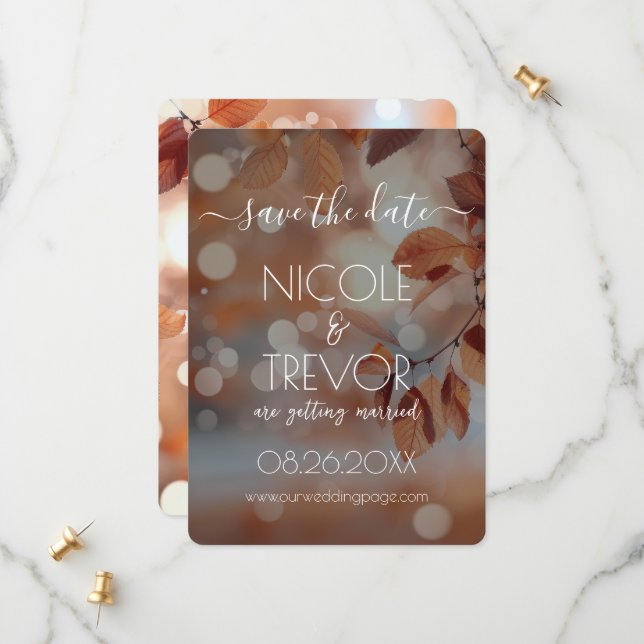 Erstellen Sie Ihre eigenen - Autumn Leaves Bokeh Save The Date (Vorderseite/Rückseite Beispiel)