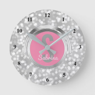Erstellen Sie Ihren eigenen Mädchennamen Rosa Si Runde Wanduhr