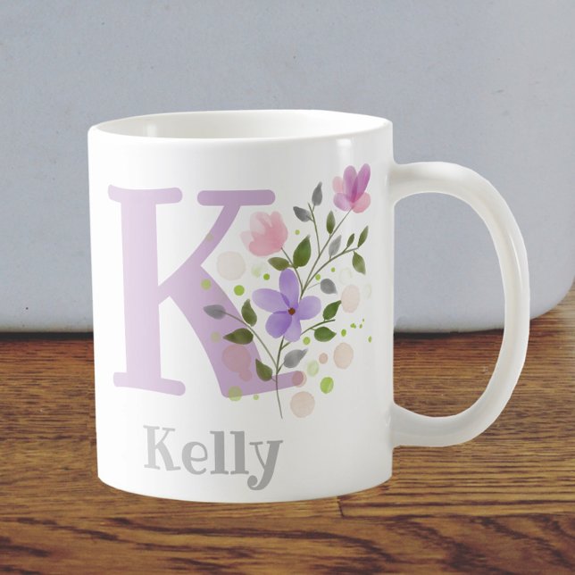 Erster Anfangsbuchstabe Plus Name Kelly mit Blumen Kaffeetasse (Von Creator hochgeladen)