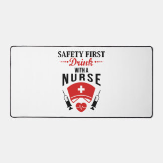Erster Sicherheitsdrink mit Krankenschwester JOb Schreibtischunterlage