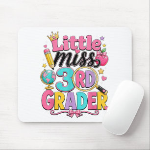 Erster Tag der dritten kleinen Miss 3. Klasse Mousepad
