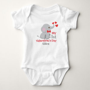 Erster Valentinstag des kleinen Jungen Baby Strampler
