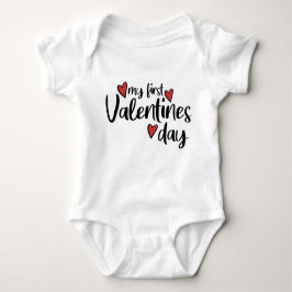 Erster Valentinstag // Niedlicher Valentinstag Baby Strampler