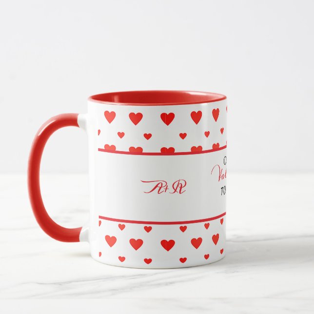 Erster Valentinstag zusammen Rotes Herz Monogramm Tasse (Links)