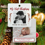 Erster Weihnachtspapa und 2 Foto Ornament Aus Metall<br><div class="desc">Das erste Weihnachtsfest des Babys mit Papa-einzigartigem Sake-Ornament mit roten Beeren-Ästen,  eigenen 2 Fotos und modernem roten Schriftzeichen.           Kann ein schönes Weihnachtsgeschenk für einen neuen Vater sein.</div>
