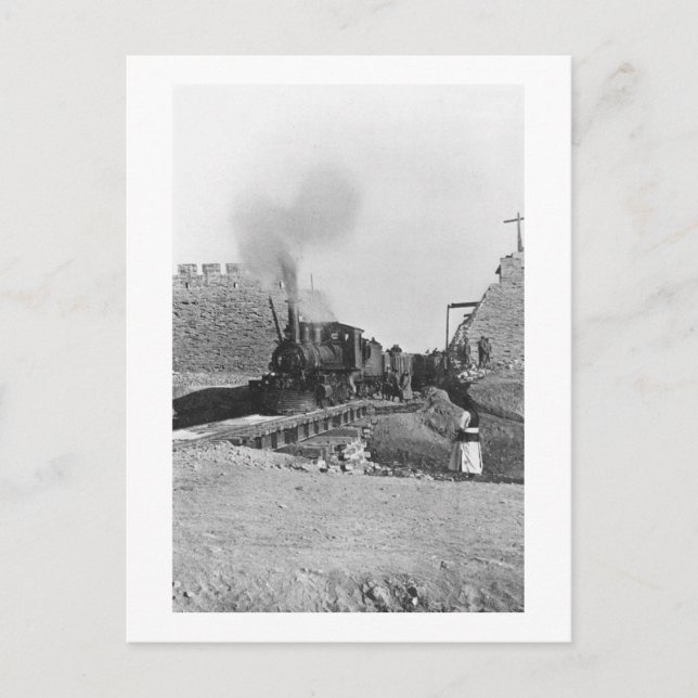 Erster Zug durch die Mauer von Peking, Ch Postkarte (Vorderseite)