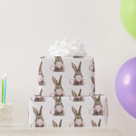 Erstes Geburtstagskaninchen bläst rosa Kaugummi Geschenkpapier