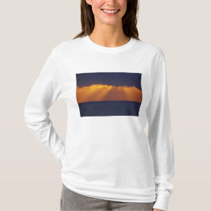 Erstes Licht über der Tasmansee, Australien T-Shirt