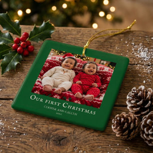 Erstes Weihnachten der Zwillinge Babyfoto Grün Keramikornament