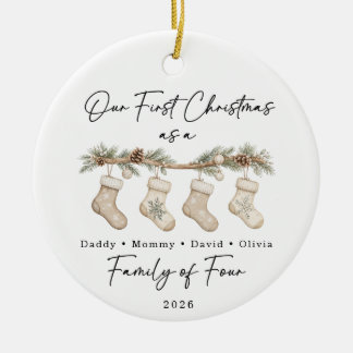 Erstes Weihnachten Familie mit vier Personen nach Keramik Ornament