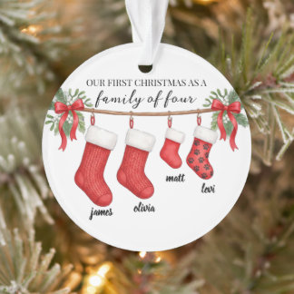 Erstes Weihnachten Familie Mit Vier Strümpfen Weih Ornament