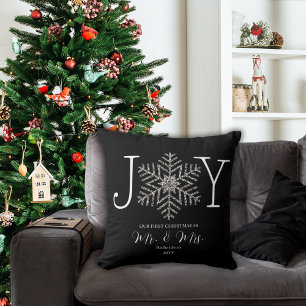Erstes Weihnachten von Joy Snowflake als Mr. & Mrs Kissen