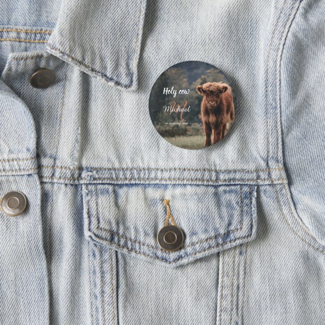 Erstgeburtsfeier des Hochlandkuhkalbs in Monogramm Button (Beispiel)