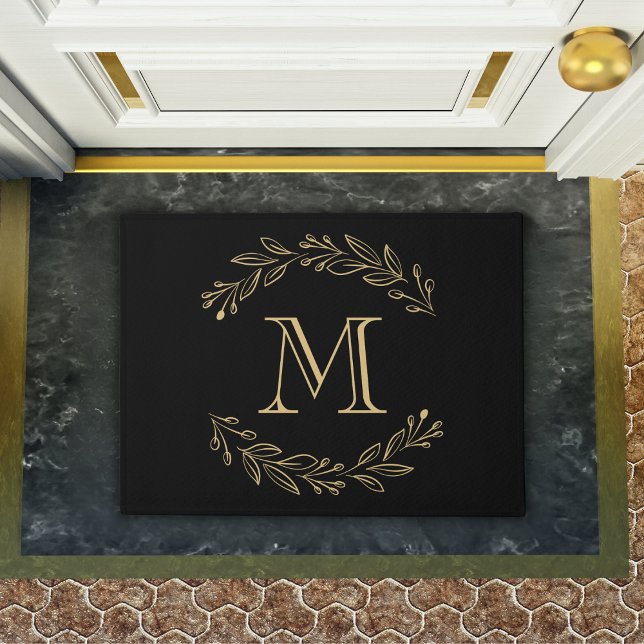 Erstmaliges Monogramm für die Black Gold Wreath Fa Fußmatte (elegant black and gold monogram doormat)