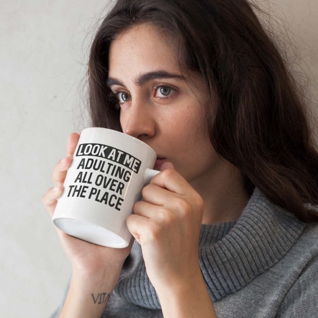 Erwachsene überall kaffeetasse (Look At Me Adulting All Over The Place Mug)