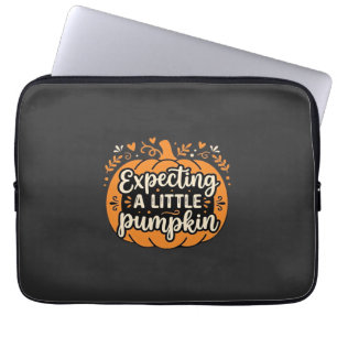 Erwartet einen kleinen Kürbis Halloween Schwangers Laptopschutzhülle