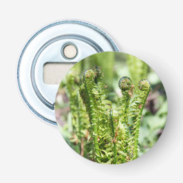 Erwecken des jungen Farns im Garten Flaschenöffner