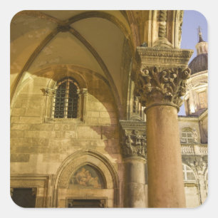 Erzbischofspalast-Arkaden mit Dubrovnik Kathedrale Quadratischer Aufkleber