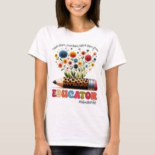 Erzieher unterrichtet sie, liebt sie, sieht ihnen T-Shirt