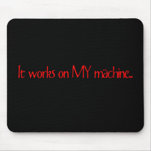 Es arbeitet an MEINER Maschine Mousepad