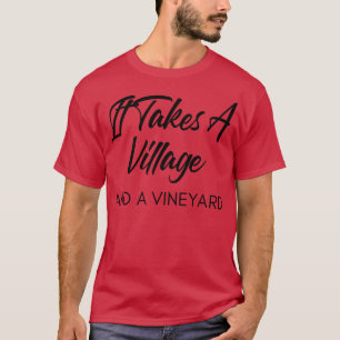 Es braucht ein Dorf und einen Weinberg Funny Wine T-Shirt