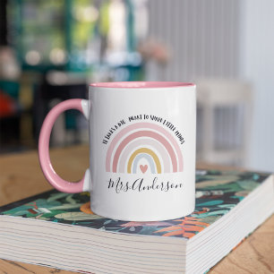 Es braucht ein großes Herz, um kleine Köpfe zu for Tasse