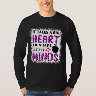 Es braucht ein großes Herz, um kleine Minds Lehrer T-Shirt