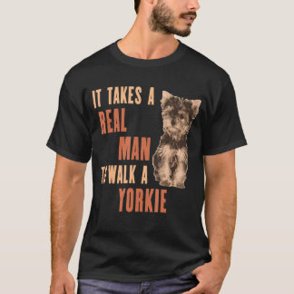 Es braucht einen echten Mann, um einen Yorkie-Hund T-Shirt