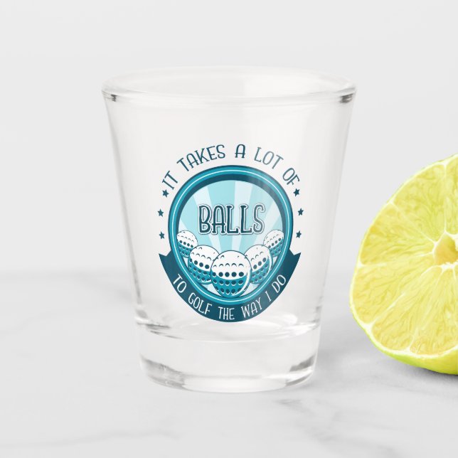 Es braucht viele Bälle, um so zu Golf zu spielen w Schnapsglas (Vorderseite)