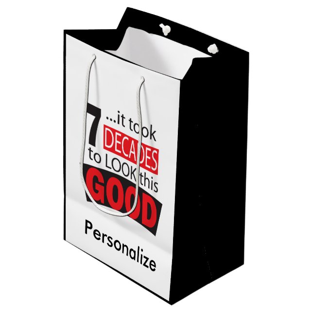 Es dauerte 7 Jahrzehnte, um GUTES dieses zu Mittlere Geschenktüte (Vorderseite Schrägansicht)