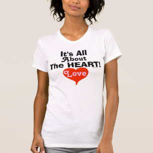 Es dreht sich alles um das Herz Liebe Rotes Herz T-Shirt