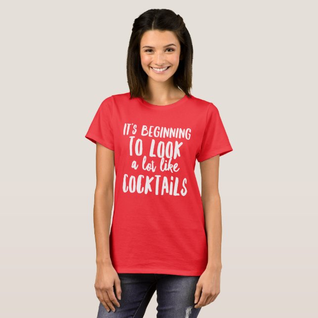 Es fängt an, wie Cocktails viel auszusehen T-Shirt (Vorne ganz)
