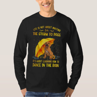 Es geht darum, wie man im Regenwald tanzt T-Shirt
