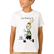 Es gerade, tretend Fußball