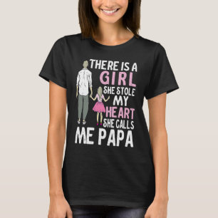 Es gibt ein Mädchen, das sie mir das Herz gestohle T-Shirt