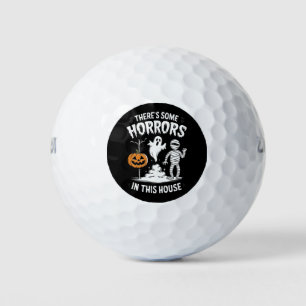 Es gibt ein paar Horror in diesem Haus zu sonnigen Golfball
