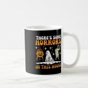 Es gibt ein paar Horror in diesem Haus zu sonnigen Kaffeetasse