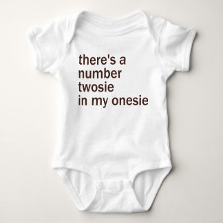 Es gibt eine Zahl Twosie in meinem… Baby Strampler