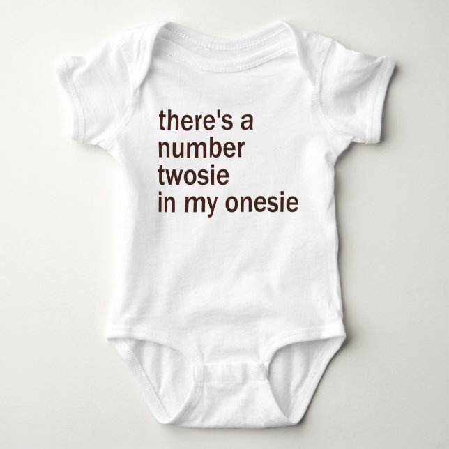 Es gibt eine Zahl Twosie in meinem… Baby Strampler (Vorderseite)