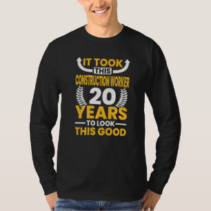 Es hat 20 Jahre gedauert, bis dieser Bauarbeiter a T-Shirt