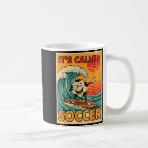 Es heißt Fußball Lustiger Retro-Ball Sport Fan Män Kaffeetasse