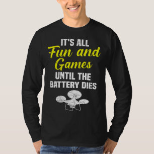 Es ist alles Spaß und Spiel, bis die Batterie des T-Shirt