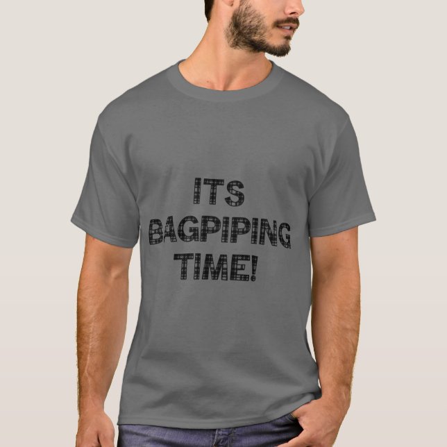 Es ist Bagpiping Time! T-Shirt (Vorderseite)