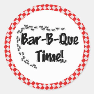 Es ist BBQ-Zeit! Rot kariertes Tischdeck w/Mäuse Runder Aufkleber
