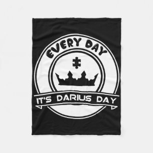 Es ist Darius Day Funny Meme – Liebe feiern  Fleecedecke