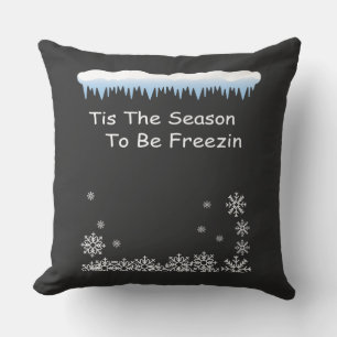 Es ist die Jahreszeit, um sich im kuscheligen Wint Kissen