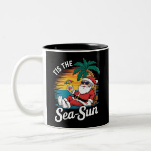 Es ist die Meersonne Santa Strand Weihnachten im J Zweifarbige Tasse