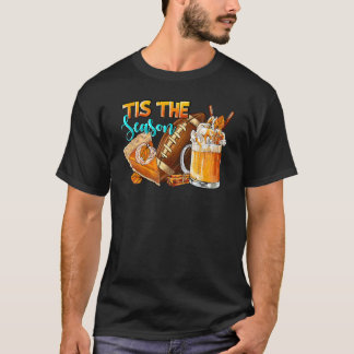 Es Ist Die Saison Kürbis Und Gewürz Fußball Hallow T-Shirt