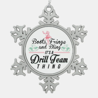 Es ist ein Drill Team-Ding Schneeflocken Zinn-Ornament