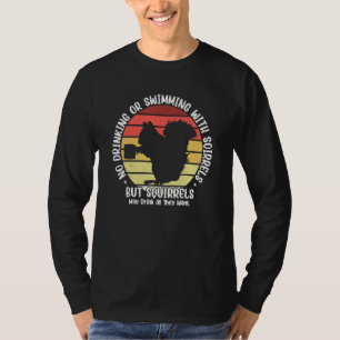 Es ist ein Eichhörnchen, das weder trinkt noch sch T-Shirt